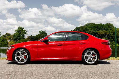 Alfa Rosso 2021 Alfa Romeo Giulia Ti