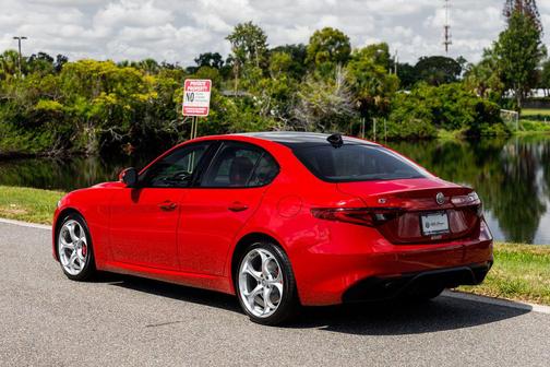 Alfa Rosso 2021 Alfa Romeo Giulia Ti