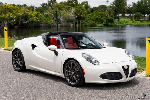 Madreperla White Tri-Coat 2016 Alfa Romeo 4C Spider Base