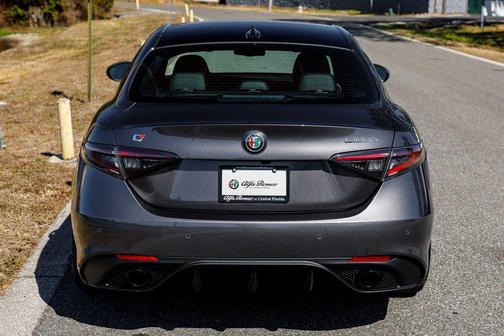 Vesuvio Gray Metallic 2026 Alfa Romeo Giulia Base