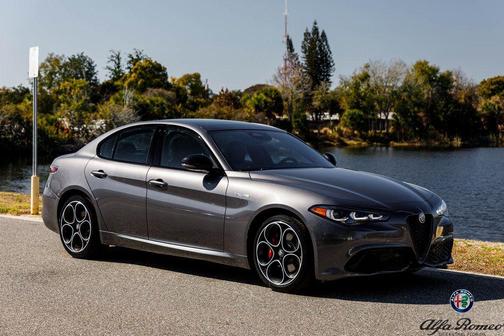 Vesuvio Gray Metallic 2026 Alfa Romeo Giulia Base