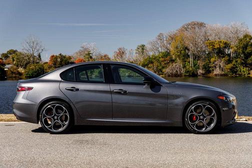 Vesuvio Gray Metallic 2026 Alfa Romeo Giulia Base