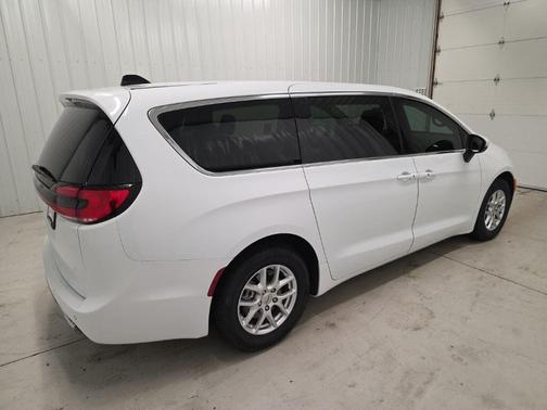 Bright White Clearcoat 2023 Chrysler Pacifica Touring L