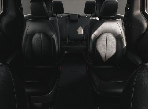 Diamond Black Crystal Pearlcoat 2027 Chrysler Pacifica L