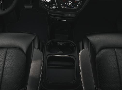 Diamond Black Crystal Pearlcoat 2027 Chrysler Pacifica L