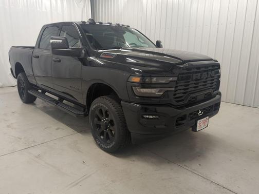 Diamond Black Crystal Pearlcoat 2026 RAM 2500 Big Horn Crew Cab 4x4 6'4' Box