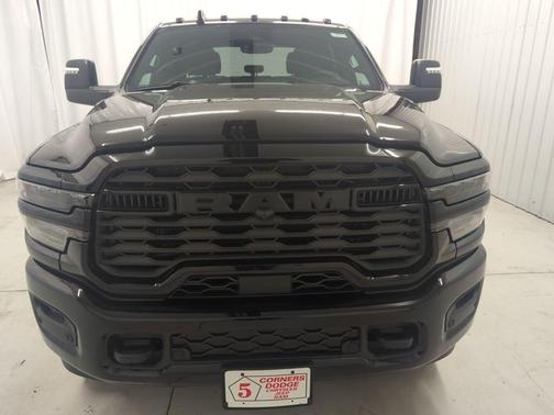 Diamond Black Crystal Pearlcoat 2026 RAM 2500 Big Horn Crew Cab 4x4 6'4' Box