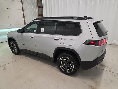 Silver Zynith Clearcoat 2026 Jeep Cherokee Limited