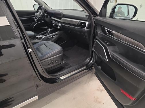 Ebony Black 2023 Kia Telluride SX