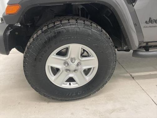 2022 Jeep Gladiator Sport S