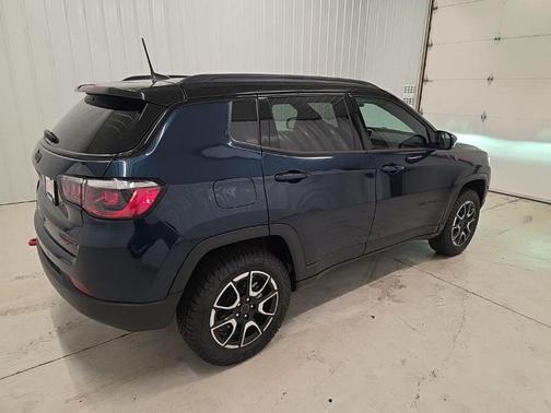 Fathom Blue Pearl Coat 2026 Jeep Compass Trailhawk