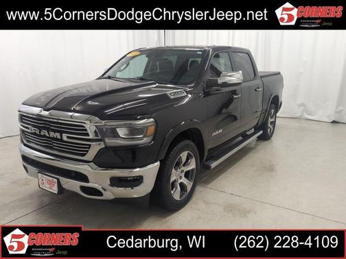 Diamond Black Crystal Pearlcoat 2021 RAM 1500 Laramie