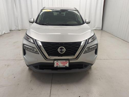 Brilliant Silver Metallic 2021 Nissan Rogue SV