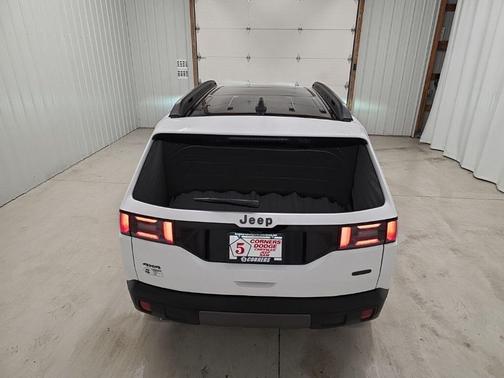 Bright White Clearcoat 2026 Jeep Cherokee Overland