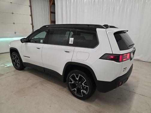 Bright White Clearcoat 2026 Jeep Cherokee Overland