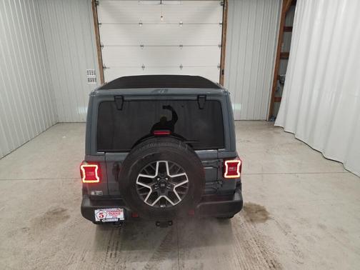 2026 Jeep Wrangler 4-Door Sahara 4x4