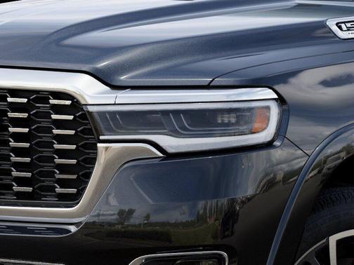 Diamond Black Crystal Pearlcoat 2026 RAM 1500 ST