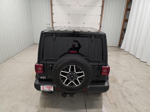 2025 Jeep Wrangler 4-Door Sahara