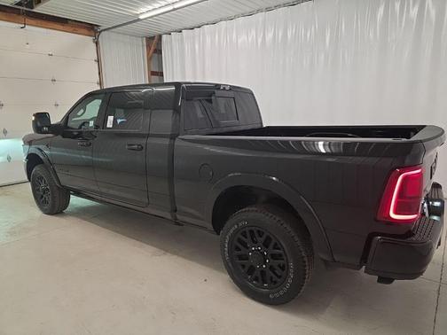 Diamond Black Crystal Pearlcoat 2026 RAM 3500 Limited Mega Cab 4x4 6'4' Box