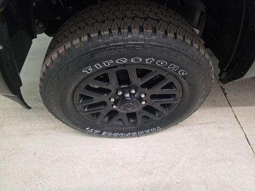 Diamond Black Crystal Pearlcoat 2026 RAM 3500 Limited Mega Cab 4x4 6'4' Box