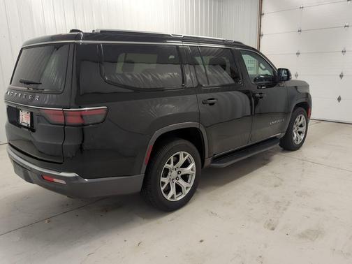 Diamond Black Crystal Pearlcoat 2022 Jeep Wagoneer Series II 4x4