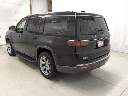 Diamond Black Crystal Pearlcoat 2022 Jeep Wagoneer Series II 4x4