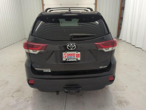 2019 Toyota Highlander SE
