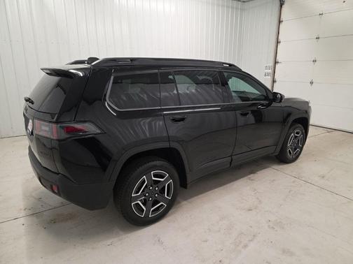 Diamond Black Crystal Pearlcoat 2026 Jeep Cherokee Limited