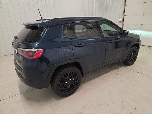 Fathom Blue Pearl Coat 2026 Jeep Compass Sport