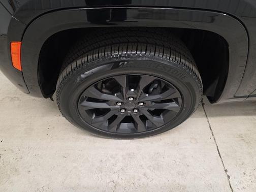 Diamond Black Crystal Pearlcoat 2026 Jeep Grand Cherokee Limited