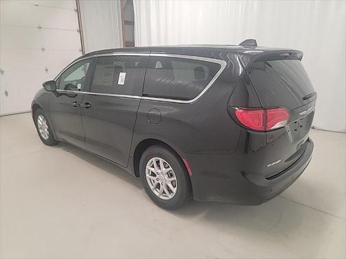 2025 Chrysler Voyager LX