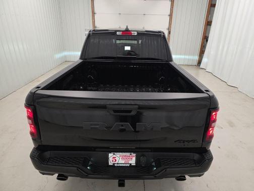 Diamond Black Crystal Pearlcoat 2026 RAM 1500 Express