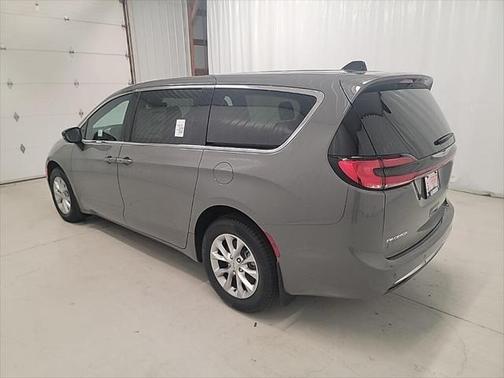 2025 Chrysler Pacifica L