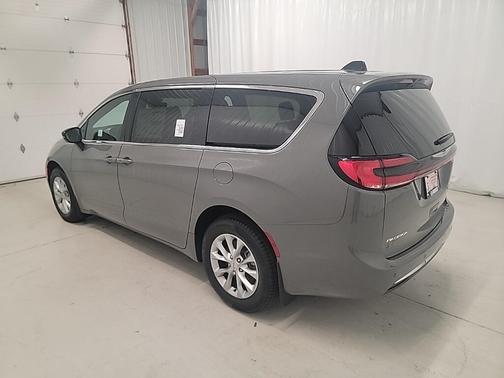 2025 Chrysler Pacifica L