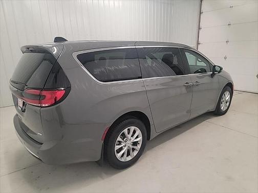 2025 Chrysler Pacifica L