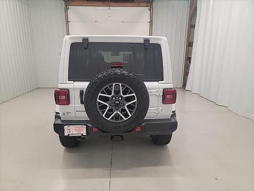 2025 Jeep Wrangler 4-Door Sahara 4x4