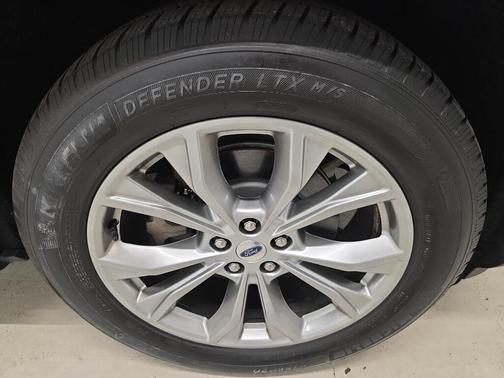 Iconic Silver Metallic 2022 Ford Explorer Limited