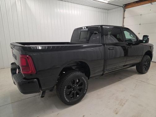 Diamond Black Crystal Pearlcoat 2026 RAM 2500 Laramie Crew Cab 4x4 6'4' Box