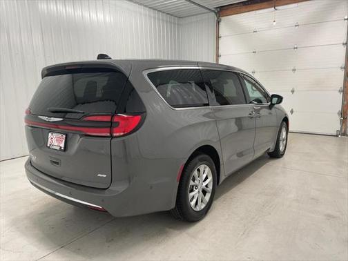 2025 Chrysler Pacifica L
