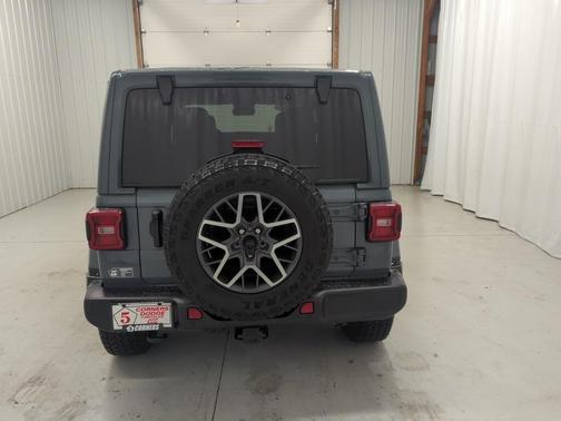 2024 Jeep Wrangler 4-Door Sahara 4x4