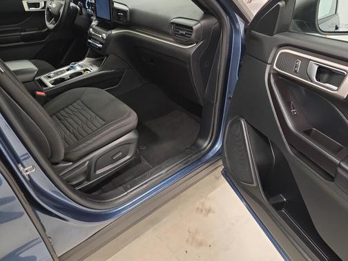 Blue Metallic 2020 Ford Explorer XLT