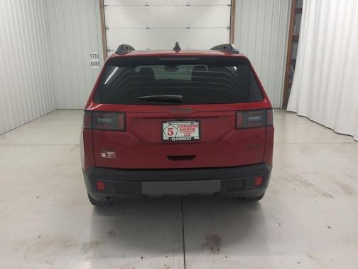 Red Hot Pearlcoat 2026 Jeep Cherokee Limited