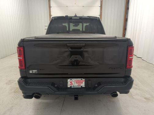 Diamond Black Crystal Pearlcoat 2026 RAM 1500 Limited