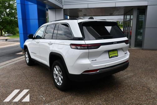 Bright White Clearcoat 2023 Jeep Grand Cherokee Limited