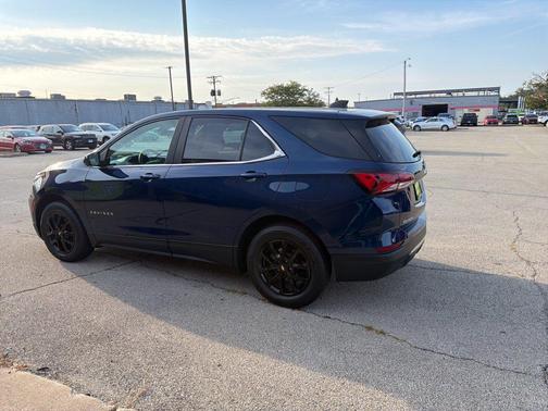 Blue Glow Metallic 2023 Chevrolet Equinox 1LT