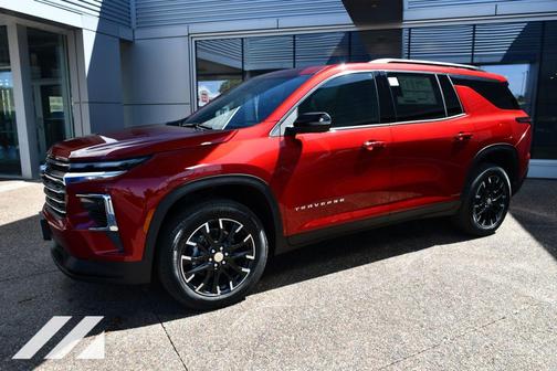 Radiant Red Tintcoat 2026 Chevrolet Traverse LT
