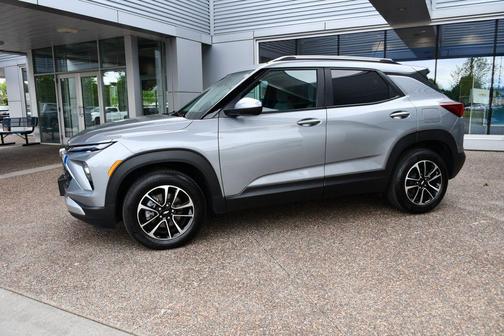 Sterling Gray Metallic 2024 Chevrolet Trailblazer LT