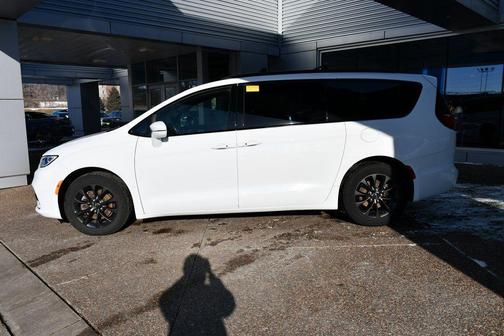 2021 Chrysler Pacifica Touring