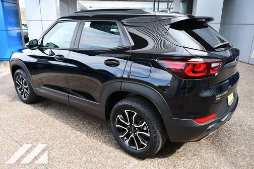 Mosaic Black Metallic 2026 Chevrolet Trailblazer ACTIV