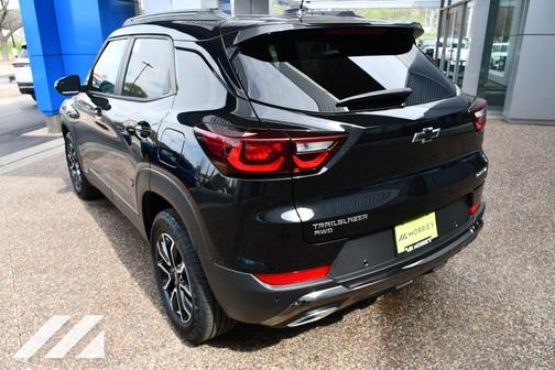 Mosaic Black Metallic 2026 Chevrolet Trailblazer ACTIV